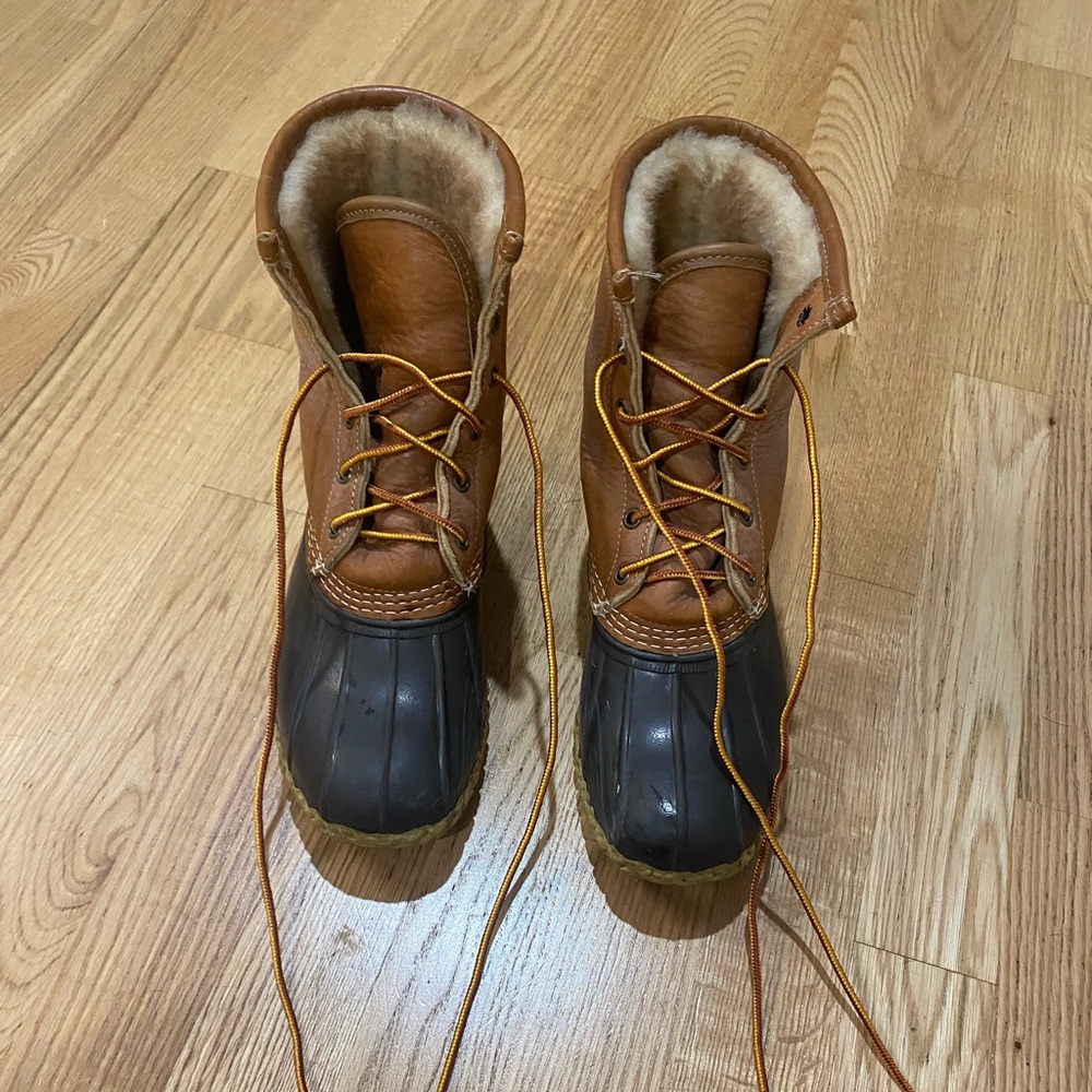 Women’s bean boots, 8” insulated.